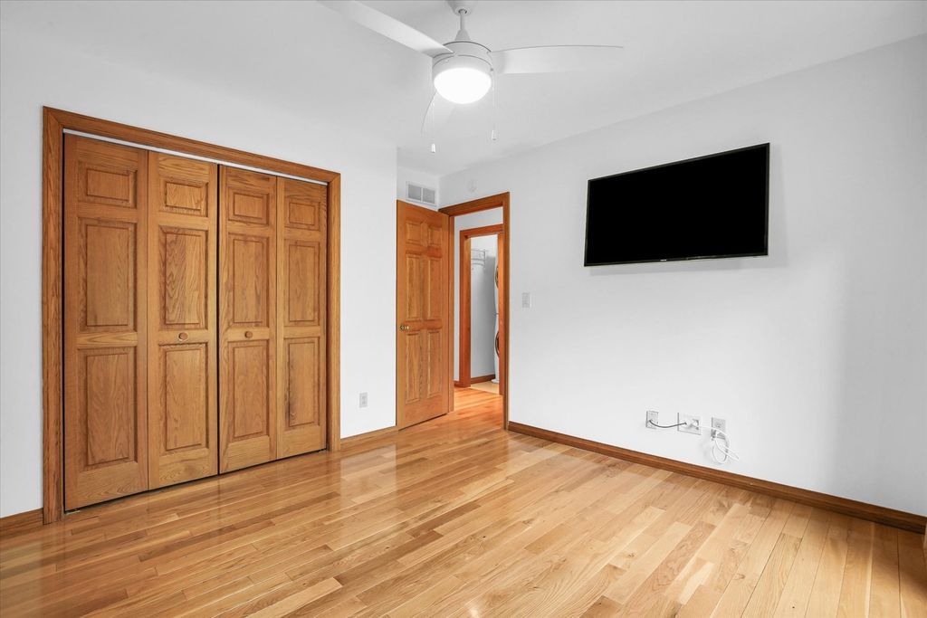 Image 38 of property listing at 2706 N Salisbury Court, Champaign, IL 61821