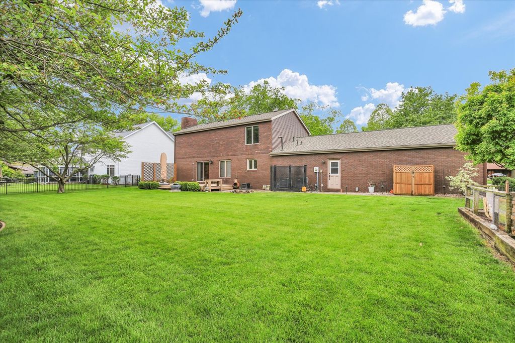 Image 48 of property listing at 2706 N Salisbury Court, Champaign, IL 61821