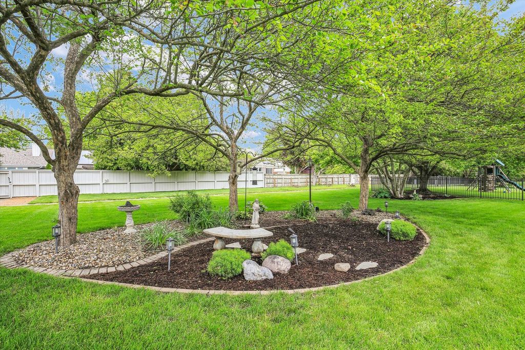Image 51 of property listing at 2706 N Salisbury Court, Champaign, IL 61821