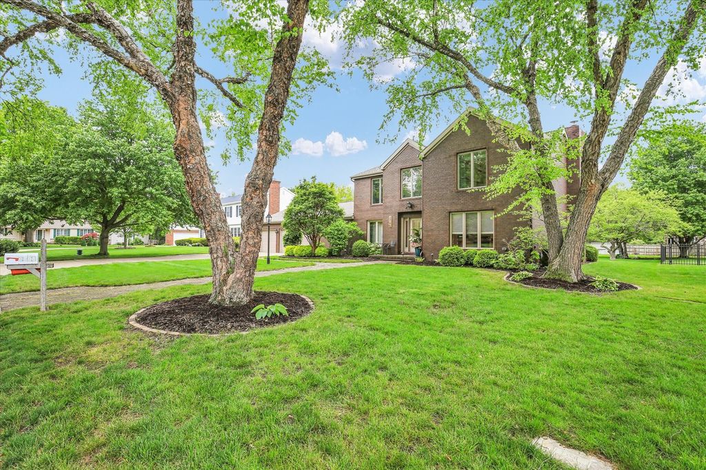 Image 54 of property listing at 2706 N Salisbury Court, Champaign, IL 61821