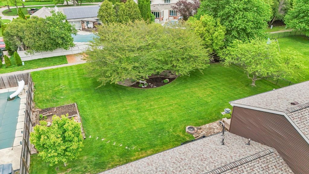 Image 55 of property listing at 2706 N Salisbury Court, Champaign, IL 61821