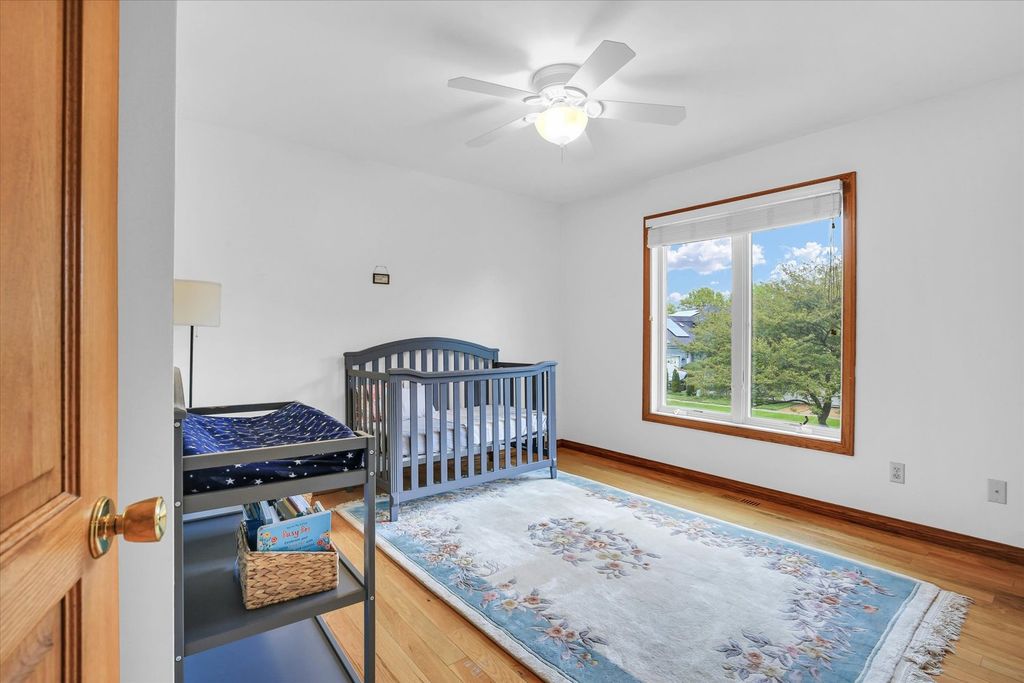 Image 9 of property listing at 2706 N Salisbury Court, Champaign, IL 61821