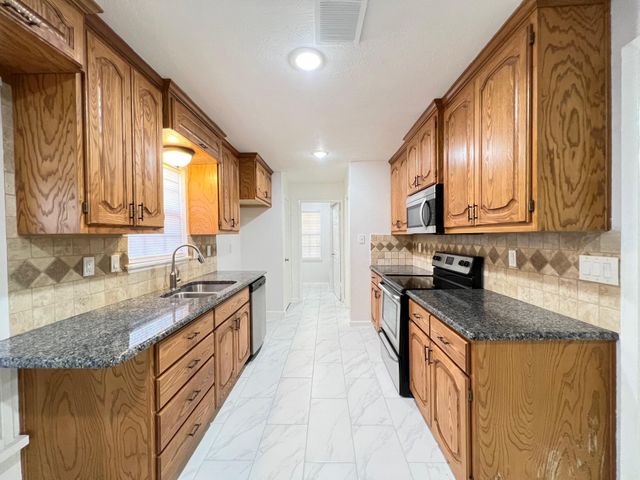 509 Chestnut Drive, Grand Prairie, TX 75052