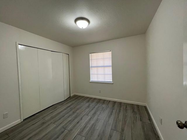 509 Chestnut Drive, Grand Prairie, TX 75052