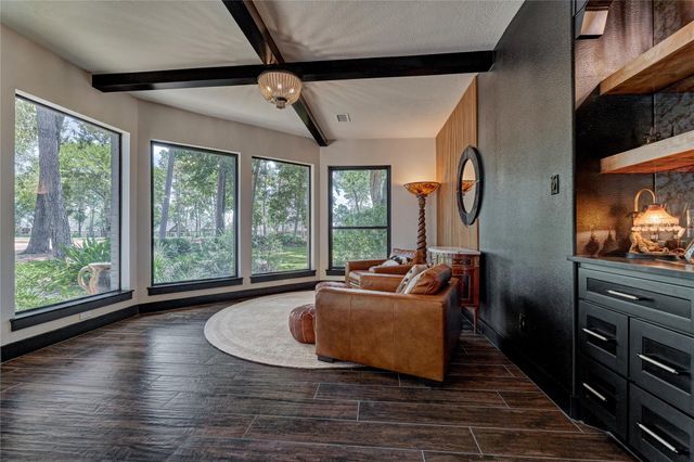 2 W Oaks Court, Montgomery, TX 77356