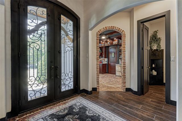 2 W Oaks Court, Montgomery, TX 77356