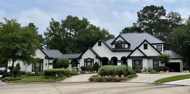 2 W Oaks Court, Montgomery, TX 77356
