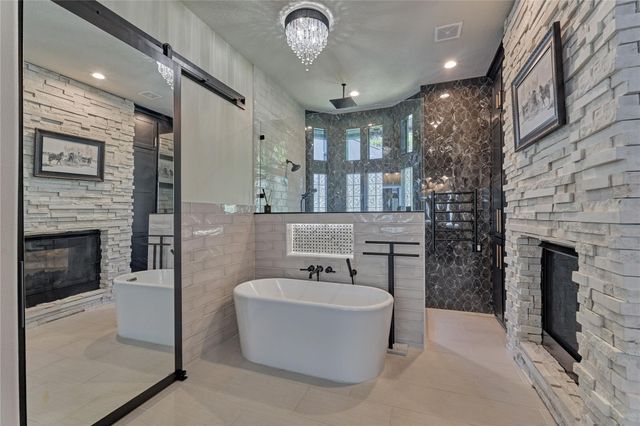 2 W Oaks Court, Montgomery, TX 77356