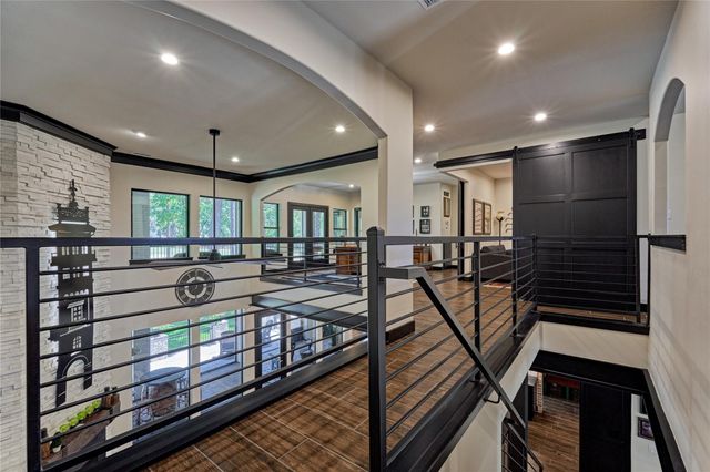 2 W Oaks Court, Montgomery, TX 77356
