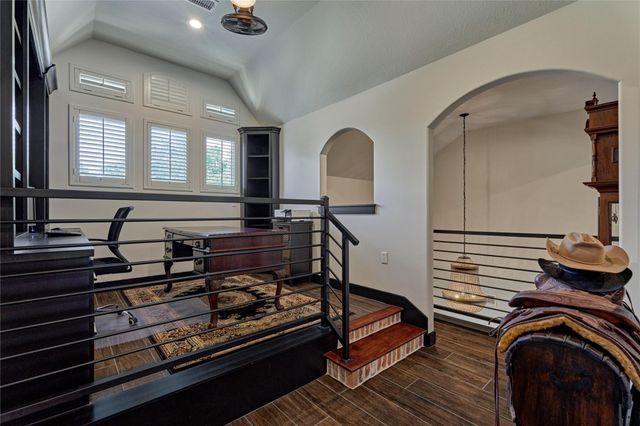 2 W Oaks Court, Montgomery, TX 77356