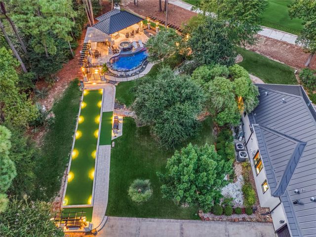 2 W Oaks Court, Montgomery, TX 77356