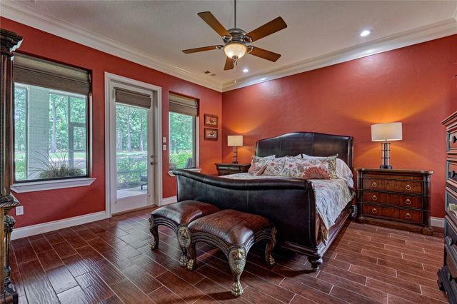 2 W Oaks Court, Montgomery, TX 77356