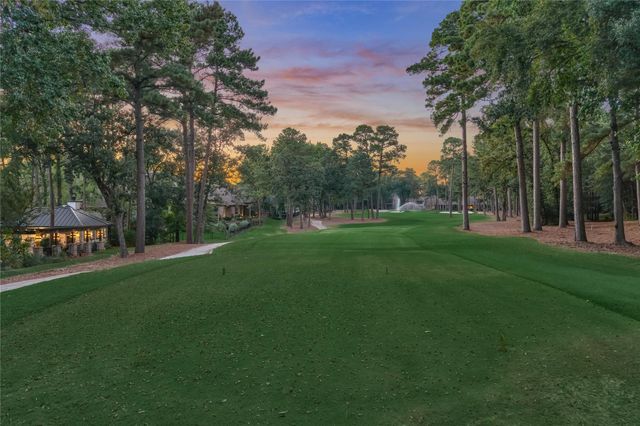 2 W Oaks Court, Montgomery, TX 77356