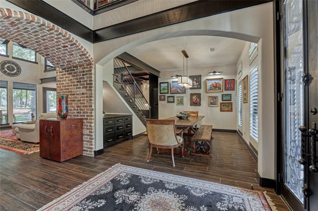 2 W Oaks Court, Montgomery, TX 77356