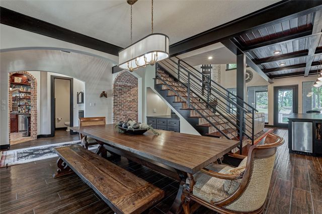 2 W Oaks Court, Montgomery, TX 77356
