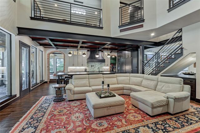 2 W Oaks Court, Montgomery, TX 77356