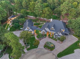 2 W Oaks Court, Montgomery, TX 77356