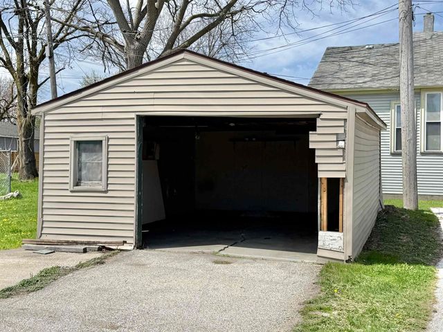 608 Columbus Avenue, Bay City, MI 48708