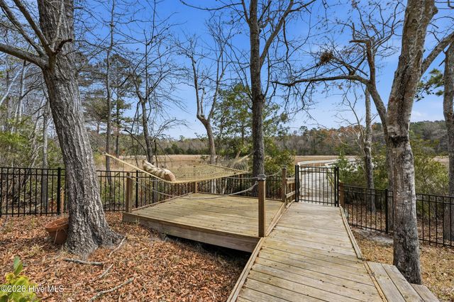 606 Ravenswood Road, Hampstead, NC 28443