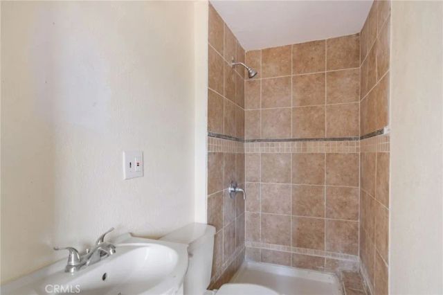 2931 Elm Avenue, Merced, CA 95348