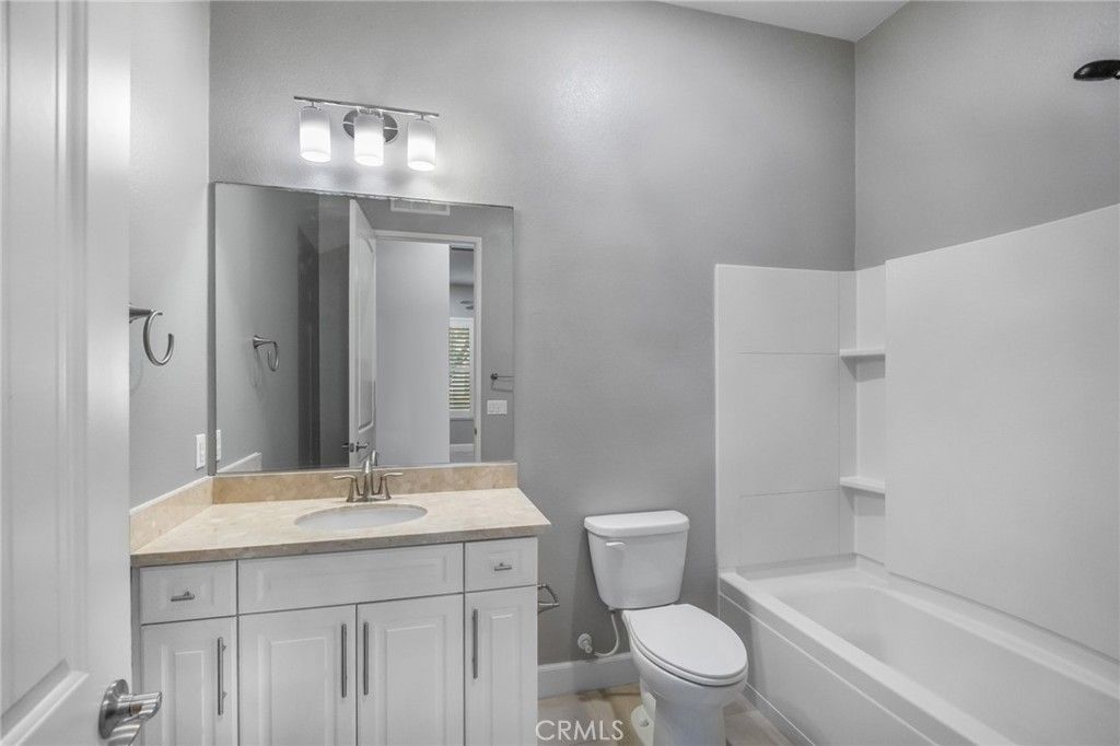 Image 15 of property listing at 18952 Cassia Court, Apple Valley, CA 92308