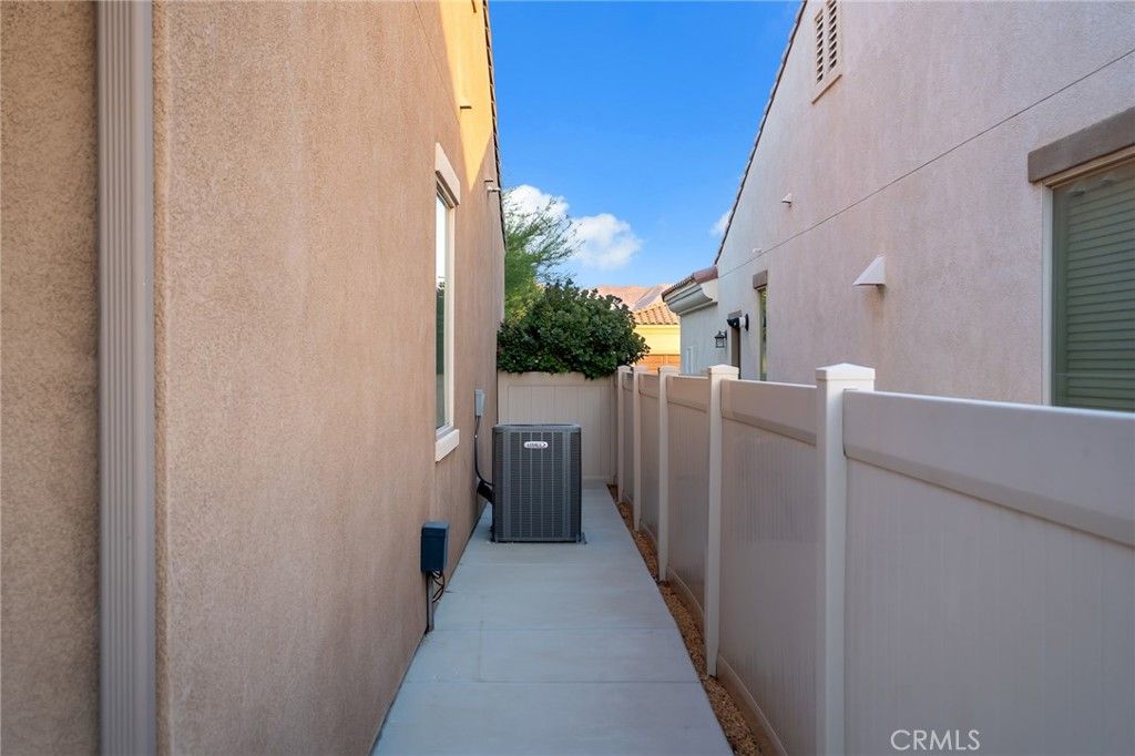 Image 28 of property listing at 18952 Cassia Court, Apple Valley, CA 92308