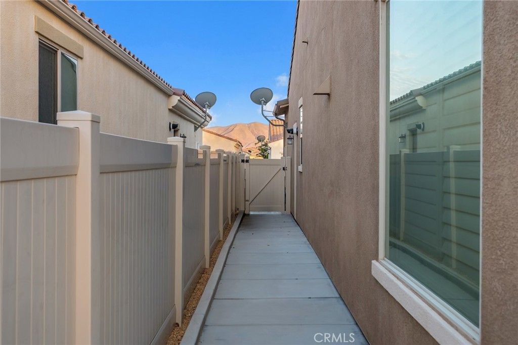 Image 29 of property listing at 18952 Cassia Court, Apple Valley, CA 92308