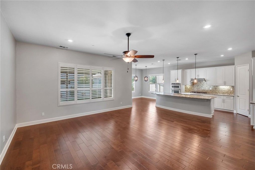 Image 7 of property listing at 18952 Cassia Court, Apple Valley, CA 92308