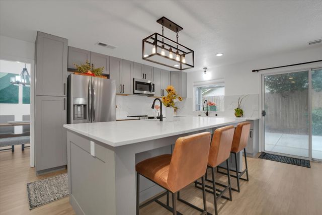 3667 Pine Valley Ct, Turlock, CA 95382