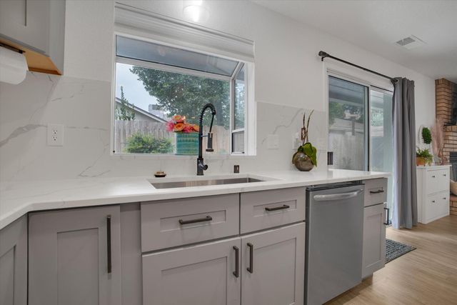 3667 Pine Valley Ct, Turlock, CA 95382