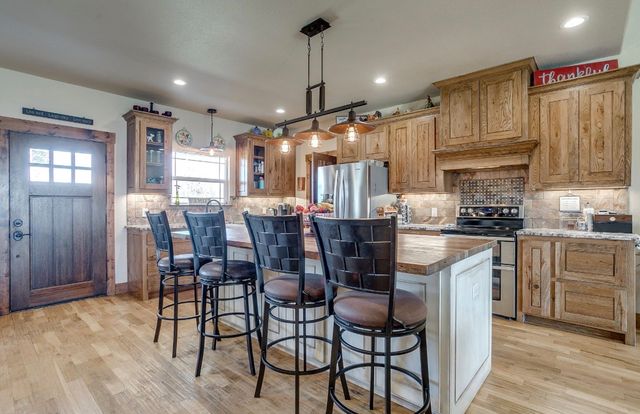 670 Loggins Trail, Poolville, TX 76487