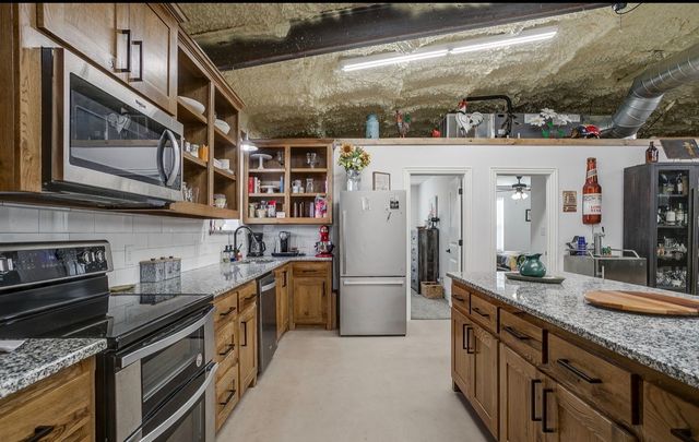 670 Loggins Trail, Poolville, TX 76487