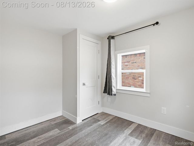 1039 Ennest Boulevard, White Lake Charter Township, MI 48386