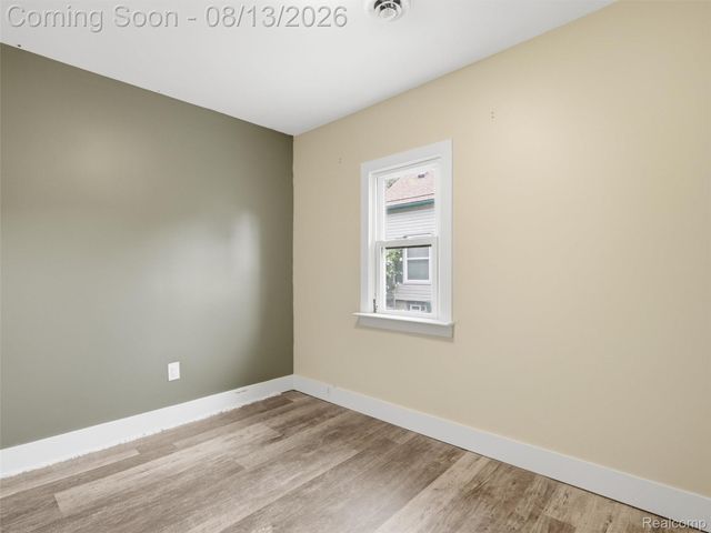 1039 Ennest Boulevard, White Lake Charter Township, MI 48386