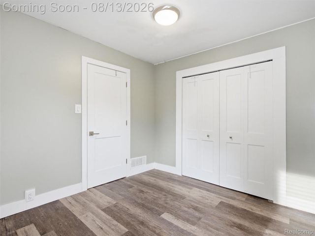 1039 Ennest Boulevard, White Lake Charter Township, MI 48386