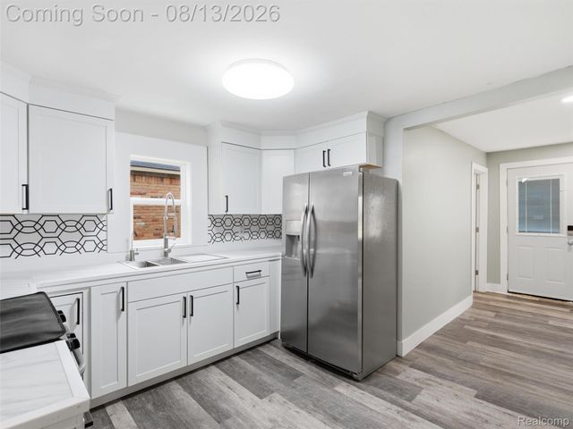 1039 Ennest Boulevard, White Lake Charter Township, MI 48386