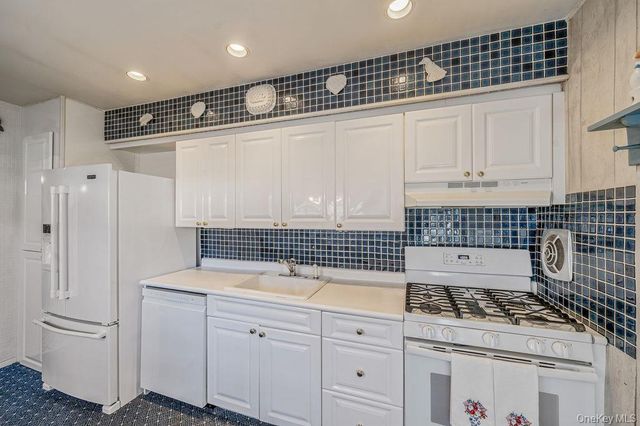 289 W 17th Street, Deer Park, NY 11729