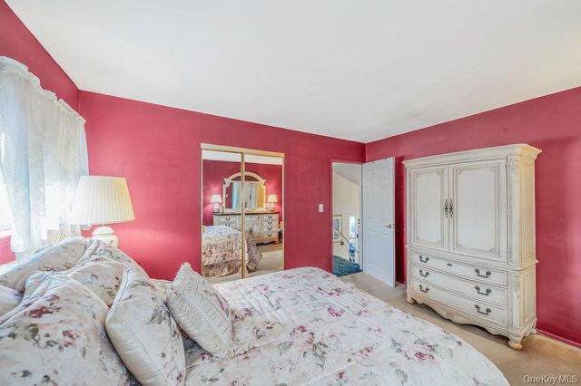 289 W 17th Street, Deer Park, NY 11729