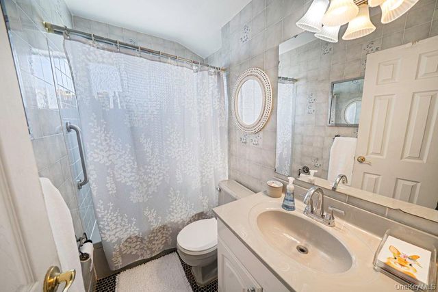 289 W 17th Street, Deer Park, NY 11729