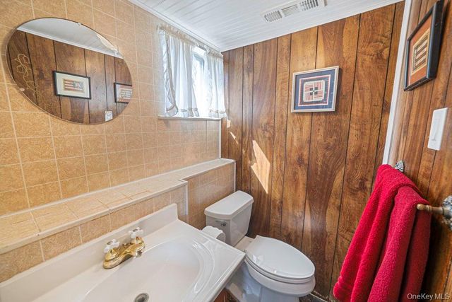 289 W 17th Street, Deer Park, NY 11729