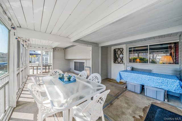 289 W 17th Street, Deer Park, NY 11729