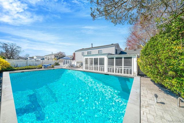 289 W 17th Street, Deer Park, NY 11729