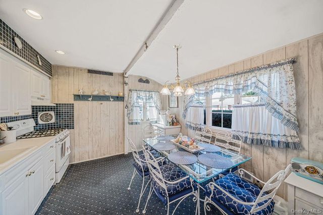 289 W 17th Street, Deer Park, NY 11729