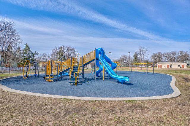 908 10th Street, Hudson, WI 54016