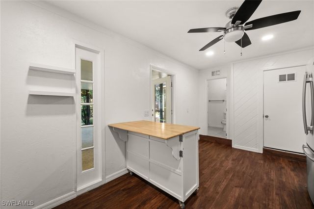 715 10th ST N, Naples, FL 34102