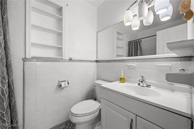 715 10th ST N, Naples, FL 34102