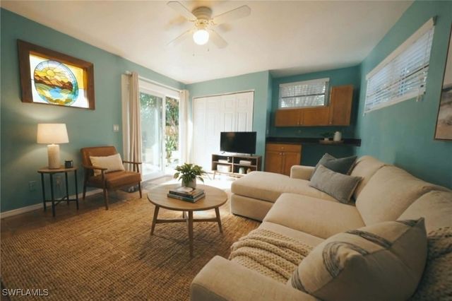 715 10th ST N, Naples, FL 34102