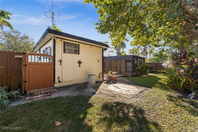 715 10th ST N, Naples, FL 34102