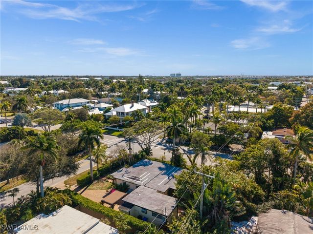 715 10th ST N, Naples, FL 34102