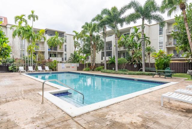 6900 N Kendall Dr A409, Pinecrest, FL 33156
